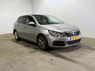 krockskadad bil auto Peugeot 308 1.2 PureTech Blue Lease Executive 2019/8
