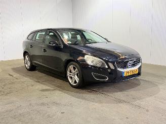 Schadeauto Volvo V-60 1.6 T3 Kinetic 2012/4
