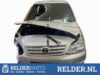 rozbiórka samochody osobowe Toyota Avensis-verso Avensis Verso (M20), MPV, 2001 / 2005 2.0 16V VVT-i D-4 2004/1