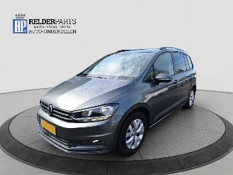 Vaurioauto  passenger cars Volkswagen Touran 1.5 TSI 2018/12