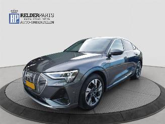 Damaged car Audi E-tron 55 QUATRO SPORTBACK 300 KW , MET ONDERDELEN 2022/12