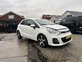 Voiture accidenté Kia Rio 1.2 CVVT DynamicLine  93.568 KM !! 2016/5