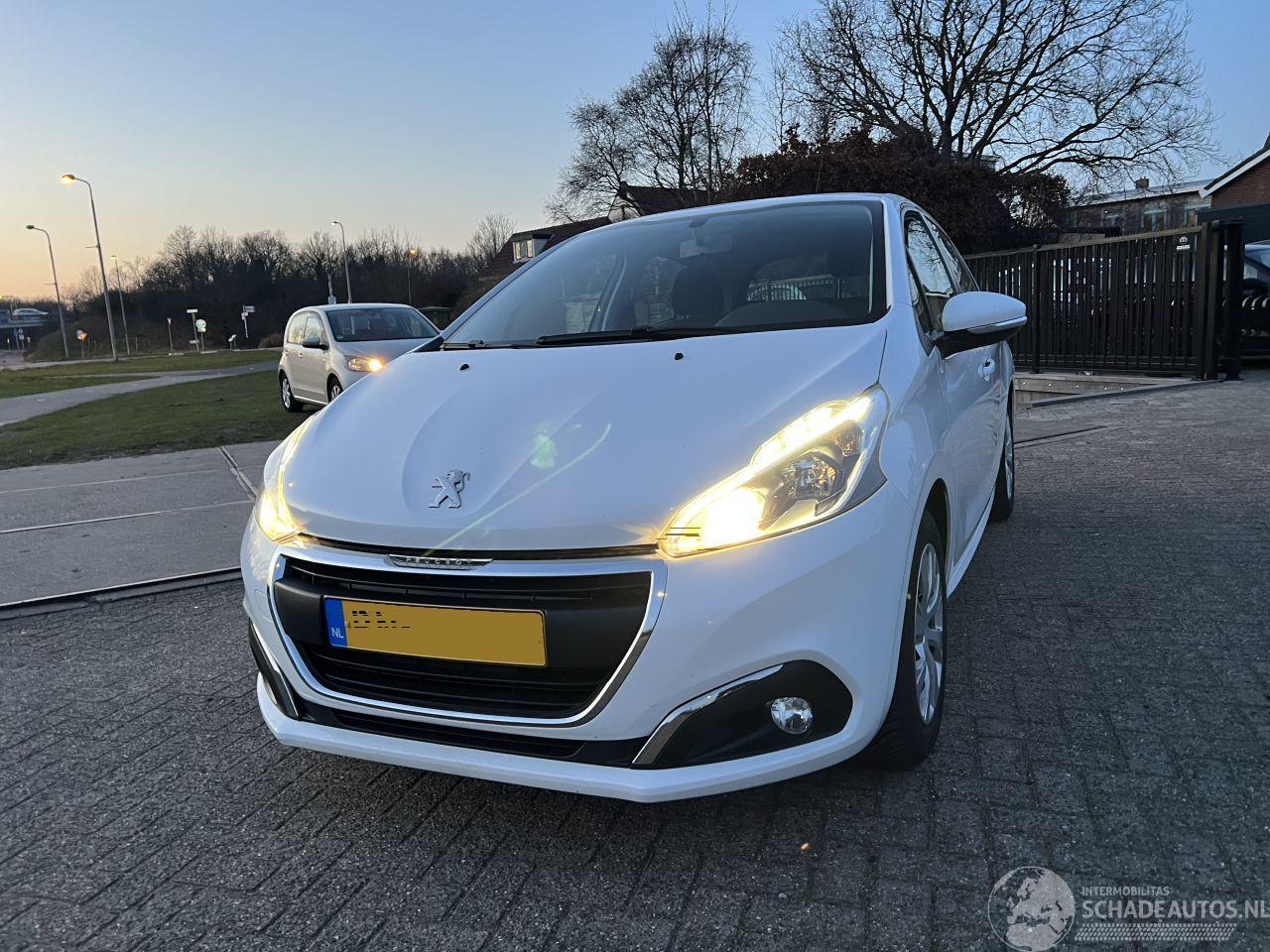 Peugeot 208 1.2 PureTech Blue Lion 150.045 KM !!