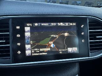 Peugeot 308 1.2 VTi Active picture 21