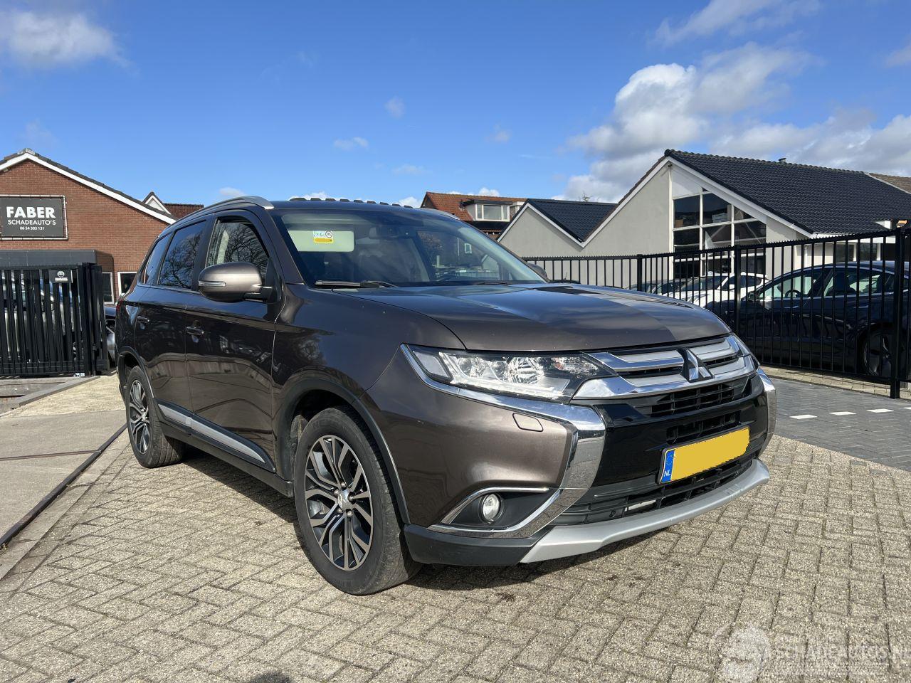 Mitsubishi Outlander 2.0 Instyle | PANORAMA !! 7P 133.445 KM !!