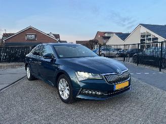 Schadeauto Skoda Superb 1.4 TSI iV Business Edition Plus 2022/4