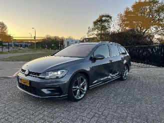 Volkswagen Golf 1.6 TDI Highline Business R picture 14
