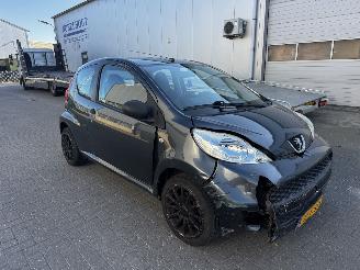 Peugeot 107  picture 10