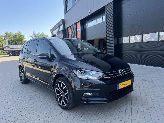 Damaged car Volkswagen Touran 1.5 TSI Comfortline 7p 2018/11