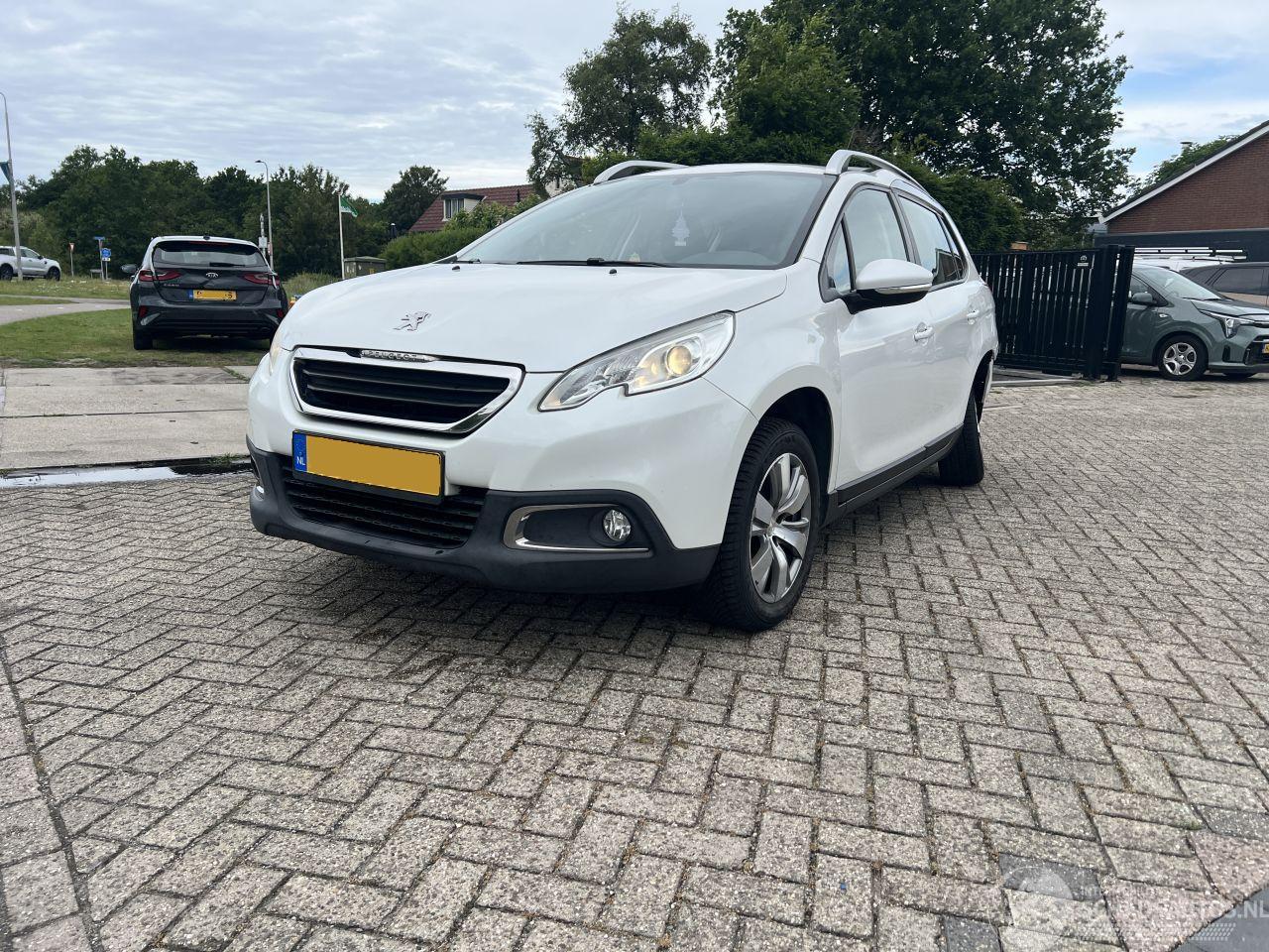 Peugeot 2008 1.2 PureTech Blue Lion