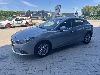 damaged passenger cars Mazda 3 2.0 Skylease 2015/5