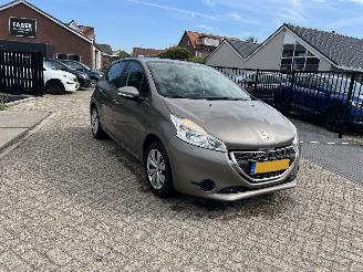 Schadeauto Peugeot 208 1.2 VTi Blue Lease Executive  165.378 KM !! 2013/4
