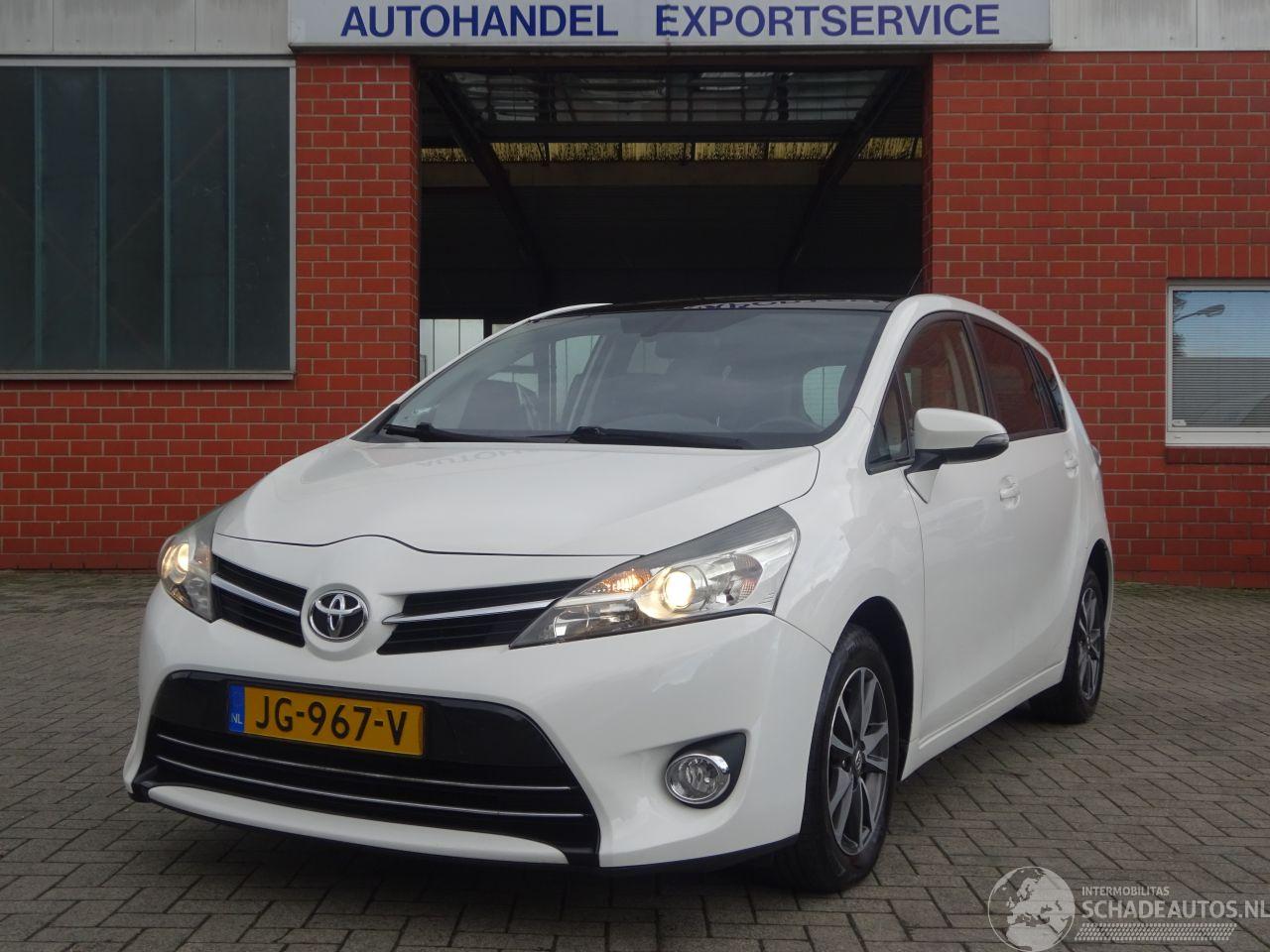 Toyota Verso Life 2.0 D4D 93kw Euro5, Panorama, Climate & Cruise control, Camera, Navi