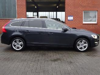Volvo V-60 D6 AWD Plugin-Hybrid Summum, Leder, Schuifdak, Navi, Lane assist picture 6