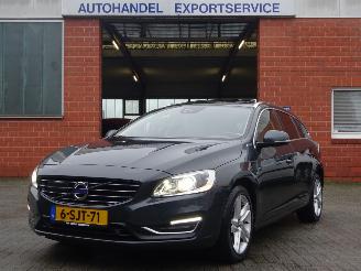 krockskadad bil auto Volvo V-60 D6 AWD Plugin-Hybrid Summum, Leder, Schuifdak, Navi, Lane assist 2013/10