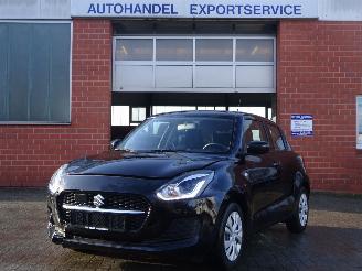 Schadeauto Suzuki Swift Comfort 1.2i Mild-Hybride, Airco, Cruise control, Brake assist 2023/10