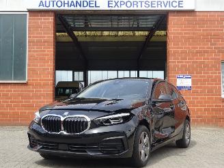 Schadeauto BMW 1-serie 118i Advantage 136pk Automaat, Airco, Navi-MMS, Cruise, Lane assist 2024/9