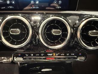 Mercedes A-klasse 200 120kW Automaat Pano Business Solution AMG picture 43