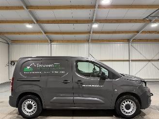 Vaurioauto  commercial vehicles Peugeot e-Partner 50kWh 100kW Automaat 2023/4