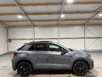 Unfallwagen Volkswagen T-Roc 1.5TSI 110kW Automaat R-Line 2024/5