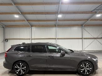Vaurioauto  passenger cars Volvo V-60 2.0B3 120kW Automaat Essential Edition 2023/11