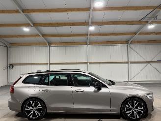 krockskadad bil auto Volvo V-60 2.0T5 184kW Automaat  R-Design 2019/1