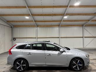 Auto incidentate Volvo V-60 2.4D6 162kW Automaat Twin Engine R-Design 2015/12