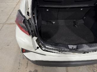 Toyota CH-R 1.8Hybrid 72kW Executive picture 24