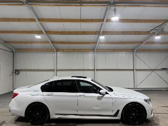 Unfallwagen BMW 7-serie 740i 240kW Automaat Schuifkantel High Executive Luchtvering 2018/12