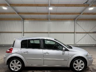 Vaurioauto  passenger cars Renault Mégane 2.0 16V 99kW Airco Tech Line 2006/2