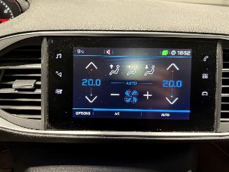 Peugeot 308 1.2PureTech 96kW Pano Blue Lease Premium picture 28