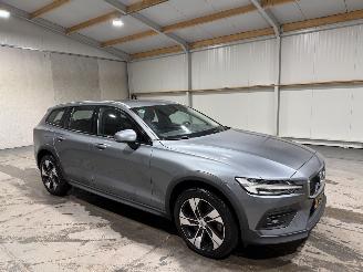 krockskadad bil auto Volvo V-60 2.0B5 184kW Automaat AWD Pro 2021/2