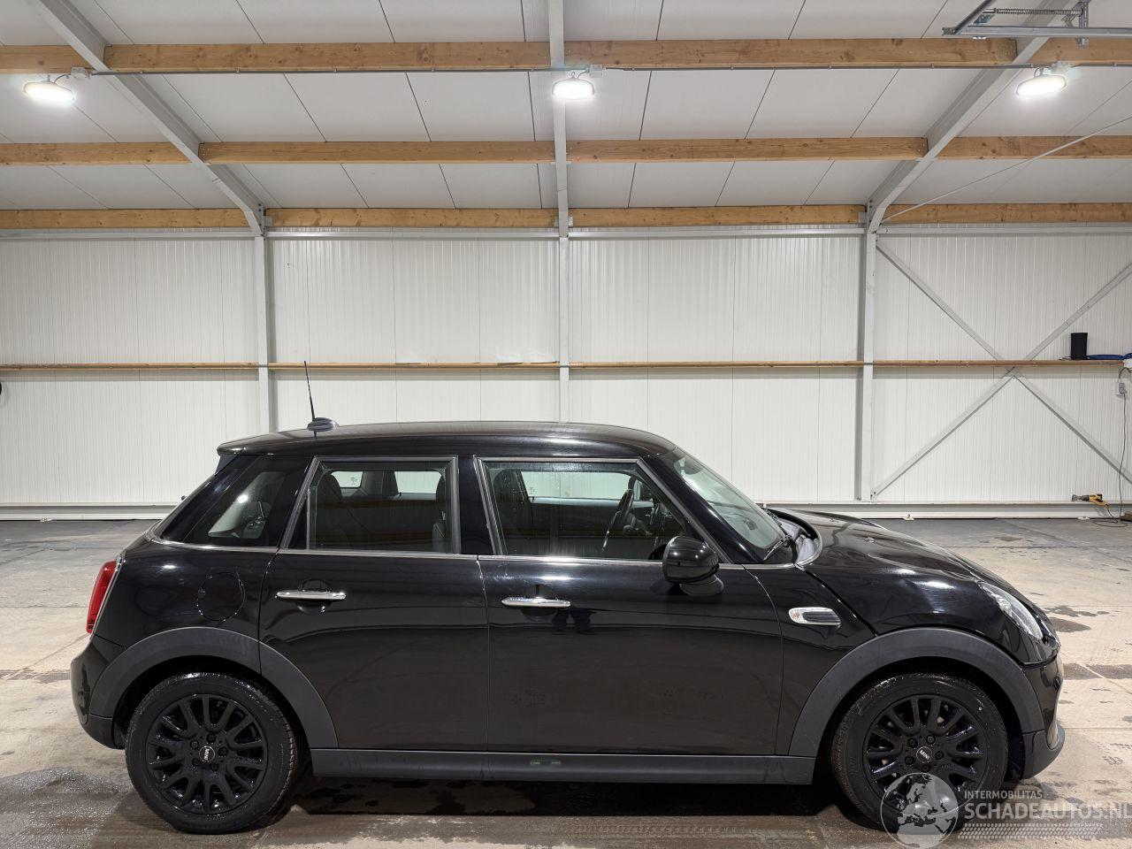 Mini Cooper 1.5 100kW Clima Stoelverwarming Chili