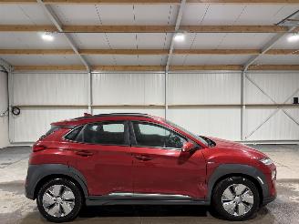 damaged passenger cars Hyundai Kona 64kWh 150kW Automaat Comfort 2020/12