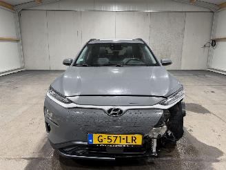 Hyundai Kona 64kWh 150kW Premium picture 4