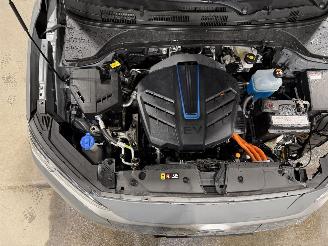 Hyundai Kona 64kWh 150kW Premium picture 29