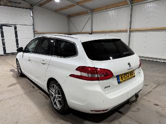 Peugeot 308 1.6BlueHDI 88kW Lease Executive Pack Pano picture 12