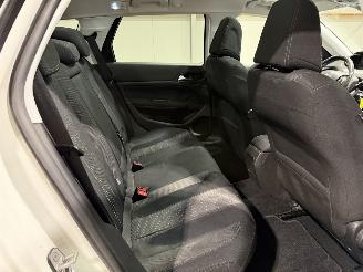 Peugeot 308 1.6BlueHDI 88kW Lease Executive Pack Pano picture 21