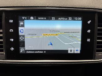 Peugeot 308 1.6BlueHDI 88kW Lease Executive Pack Pano picture 15
