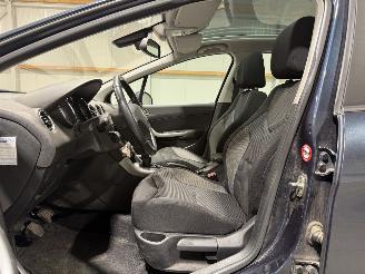 Peugeot 308 1.6VTi 88kW Clima Première picture 14