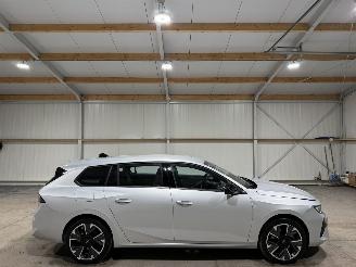 krockskadad bil auto Opel Astra 54kWh 115kW Electric Edition 2025/12