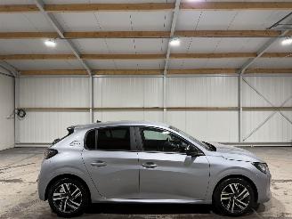 Schadeauto Peugeot 208 1.2PT 55kW Airco Camera Style 2023/12