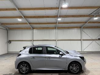 krockskadad bil auto Peugeot 208 1.2PT 74kW Automaat Blue Lease Active 2021/7
