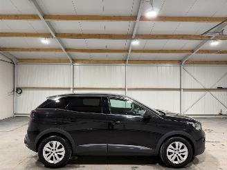 Unfallwagen Peugeot 3008 1.2PT 96kW Blue Lease Executive 2019/3