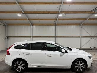 uszkodzony samochody osobowe Volvo V-60 2.4D6 158kW Automaat AWD Plug-in Hybrid Summum 2013/12