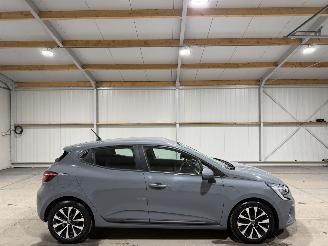 Vaurioauto  passenger cars Renault Clio 1.0TCE 67kW Zen 2021/8