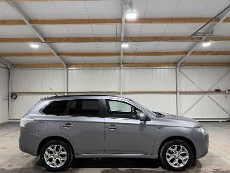 damaged passenger cars Mitsubishi Outlander 2.0PHEV 89kW Automaat Executive Edition 2014/10