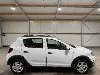 damaged passenger cars Dacia Sandero 0.9TCe 66kW Airco Stepway Laureate 2015/5