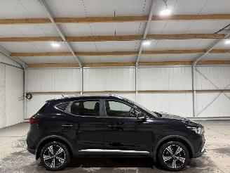 Vaurioauto  passenger cars MG ZS 45kWh 105kW Pano Leder Luxury 2020/7