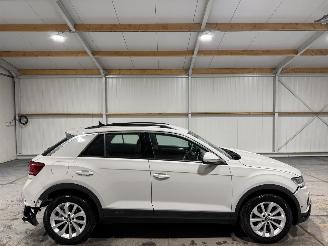 uszkodzony samochody osobowe Volkswagen T-Roc 1.5TSI 110kW Automaat Life Business 2024/4